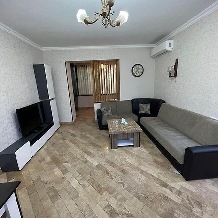 Apartment In Yerevan On Abovyan Street,Centre Exterior foto